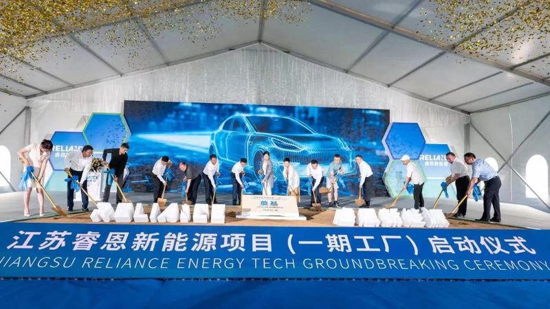 轻质光伏组件定制选型的关键考量